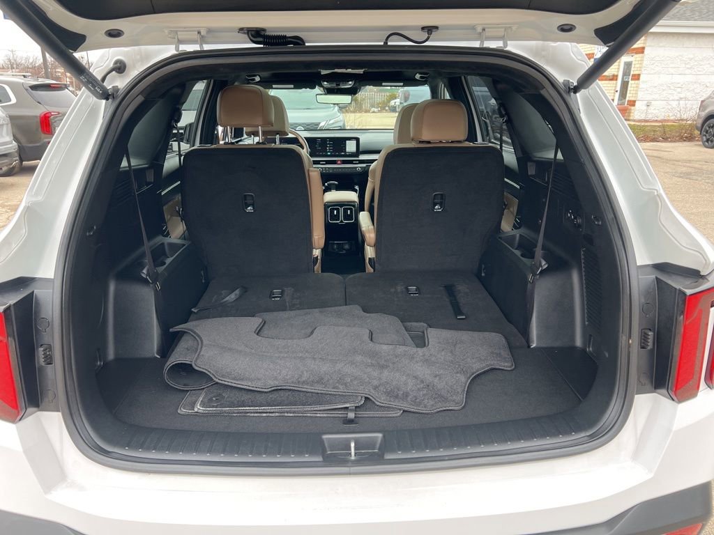 Certified 2025 Kia Sorento SX Prestige w/ Olive Brown Leather Package image 12