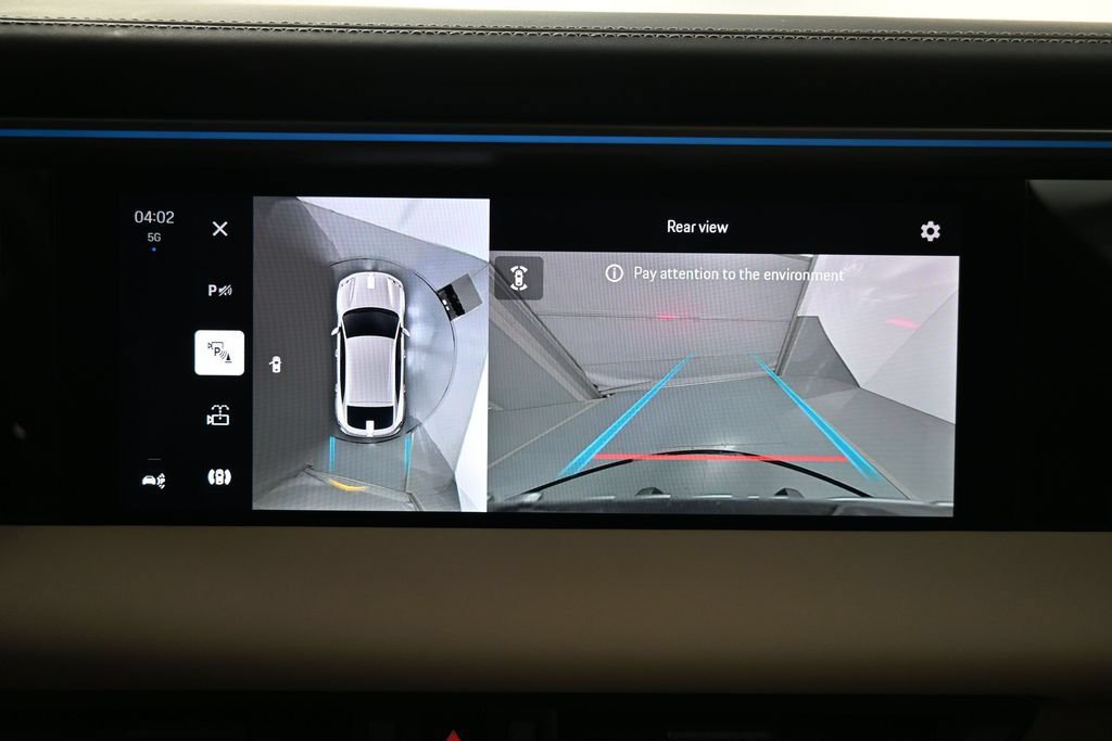 Certified 2025 Porsche Macan 4S Electric AWD/4WD image 21