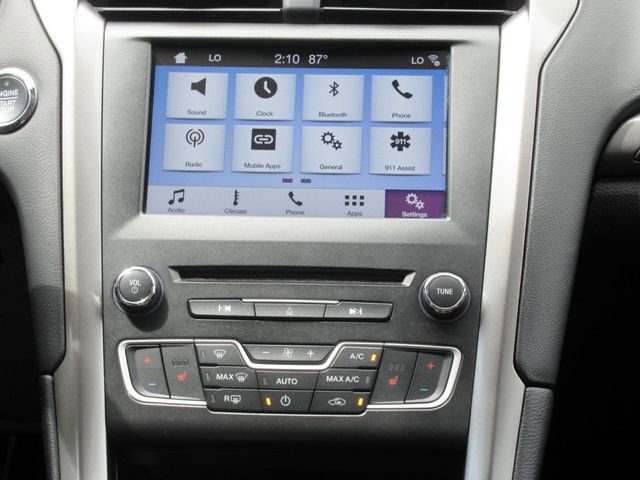 Used 2017 Ford Fusion SE w/ Fusion SE Technology Package FWD image 14