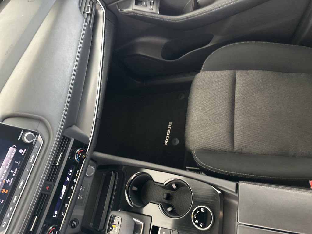 Used 2024 Nissan Rogue SV AWD/4WD image 23