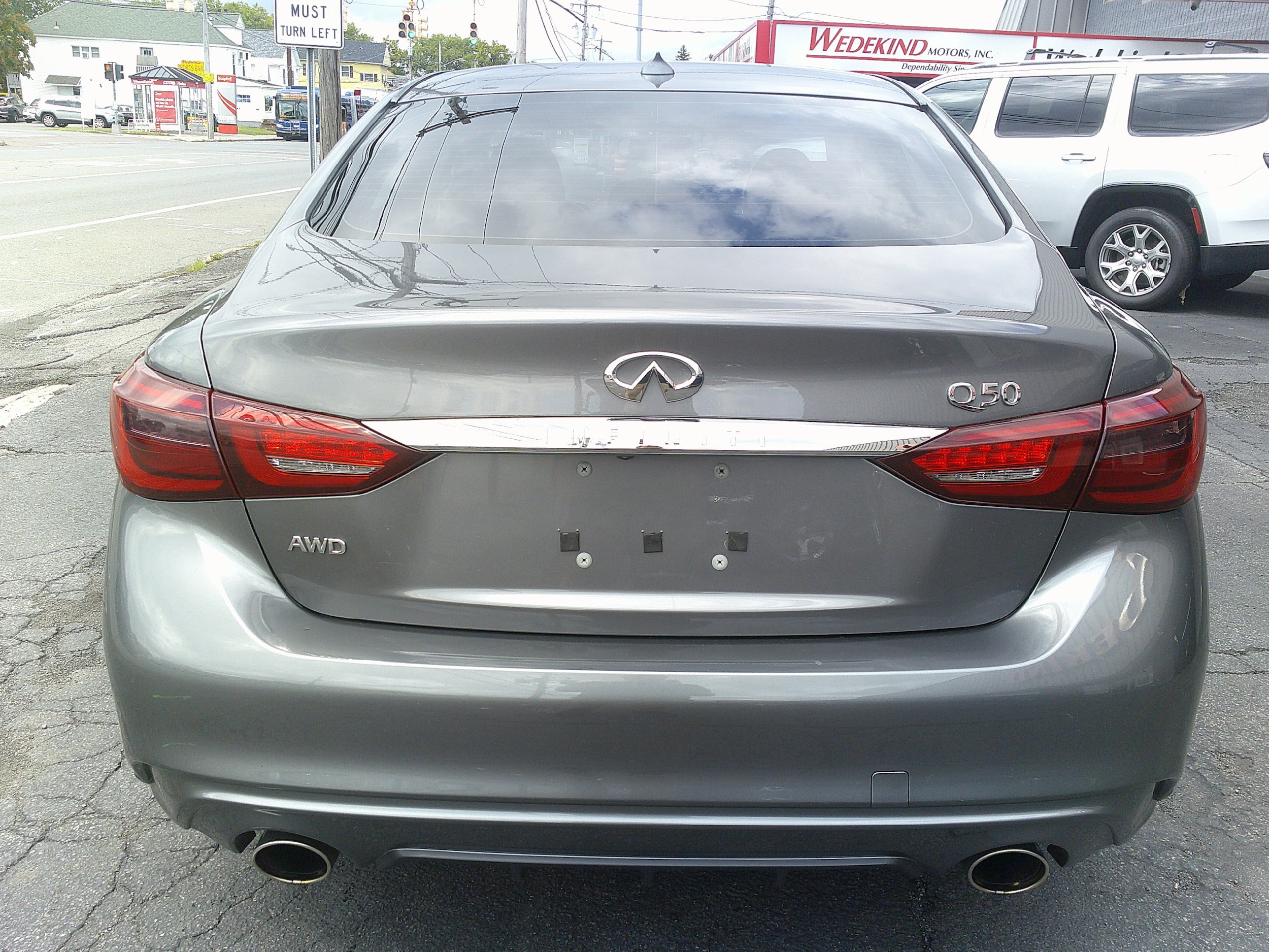 Used 2019 INFINITI Q50 Luxe w/ Essential Package (3.0T Luxe) AWD/4WD image 9