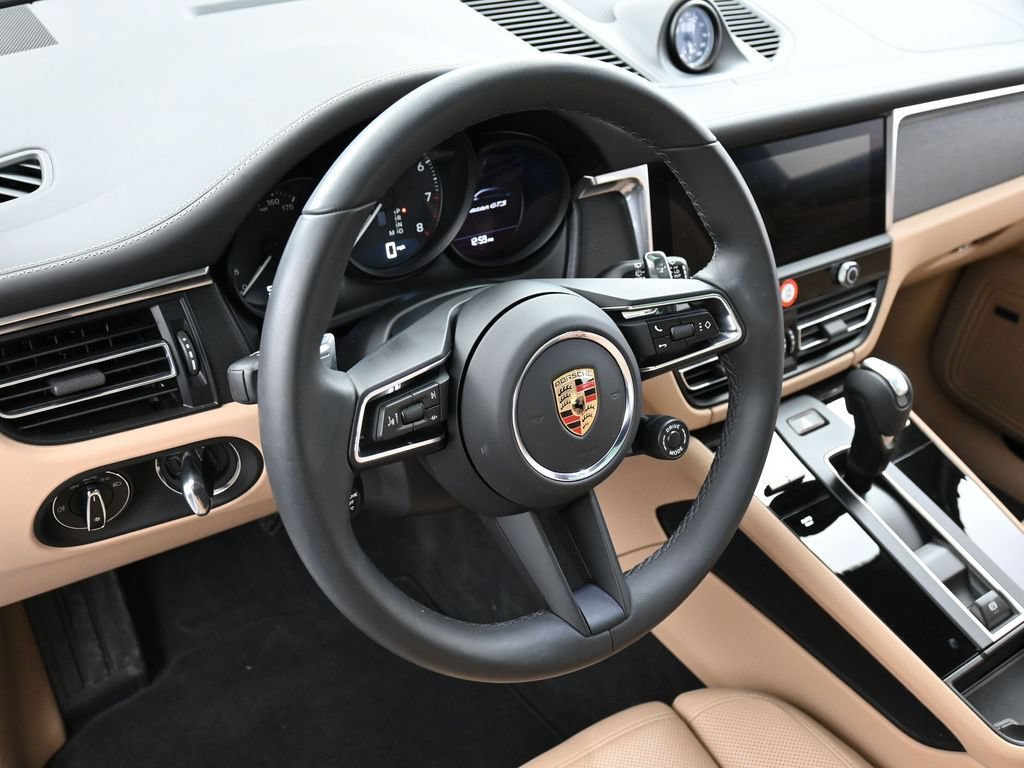 Certified 2025 Porsche Macan GTS AWD/4WD image 32