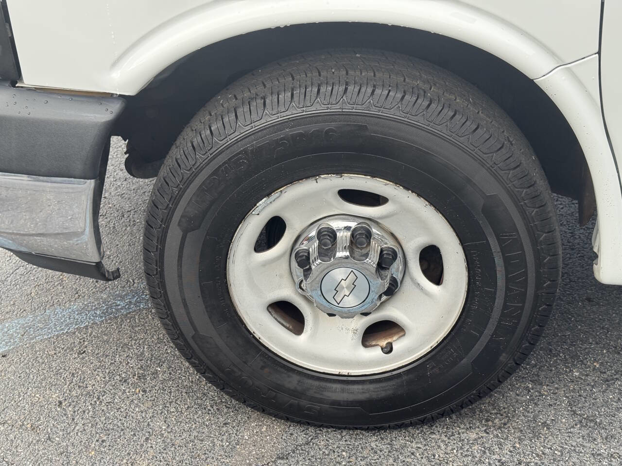 Used 2011 Chevrolet Express 2500 w/ Express Access Plus Package image 4