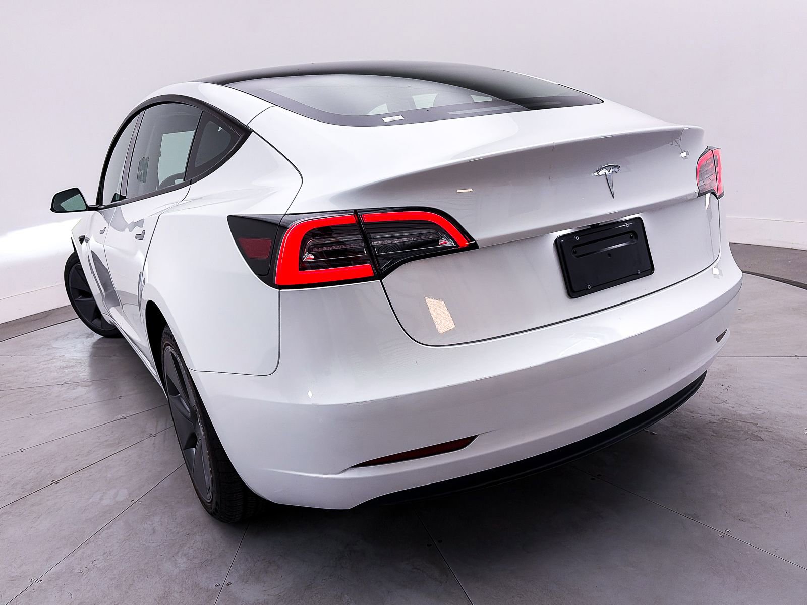 Used 2023 Tesla Model 3 Standard Range image 8