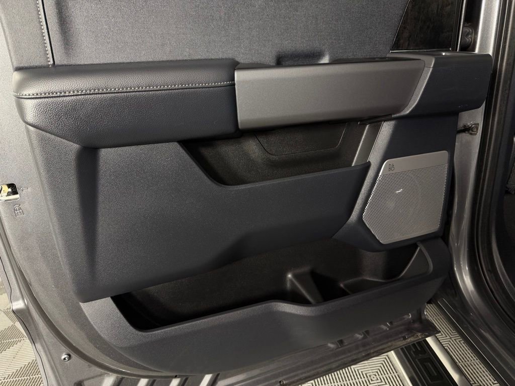 Used 2025 Ford F250 Lariat w/ Chrome Package image 28