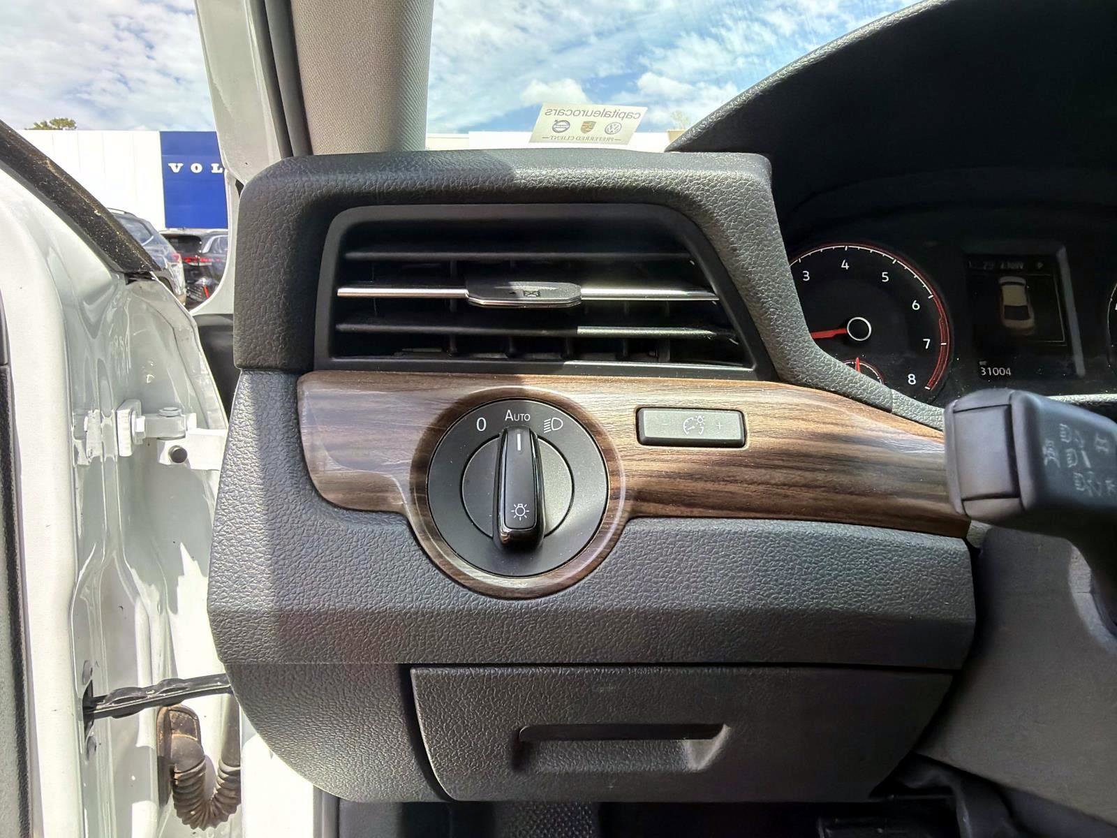 Used 2022 Volkswagen Passat 2.0T image 29