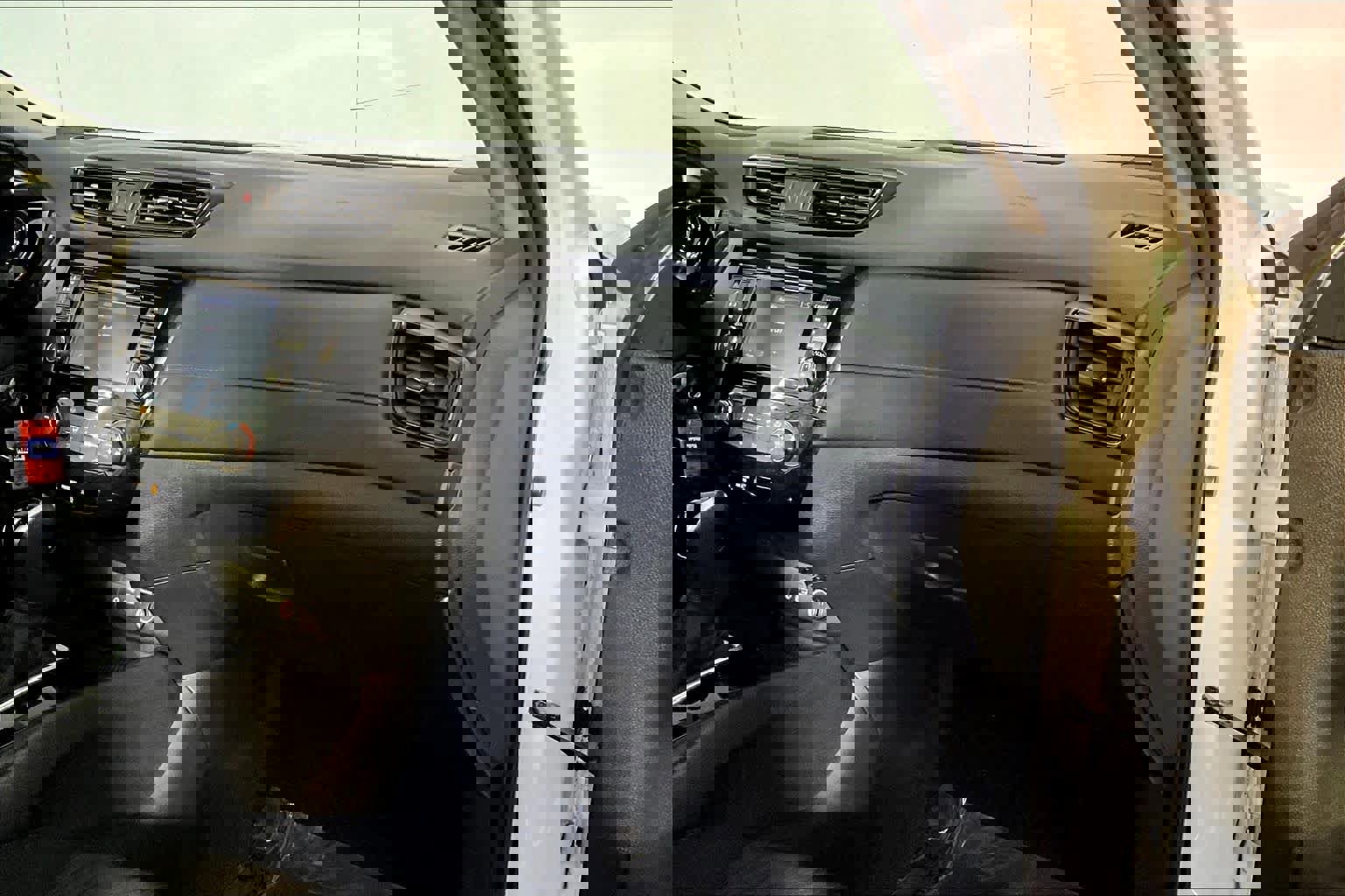 Used 2019 Nissan Rogue S image 53