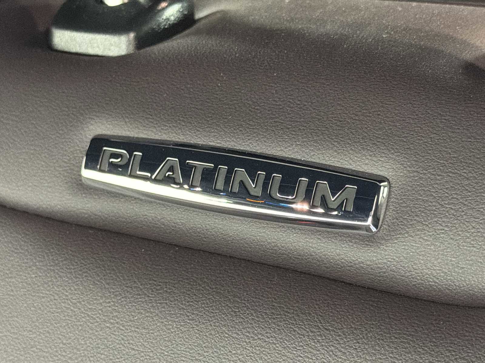 Used 2025 Ford Explorer Platinum image 36