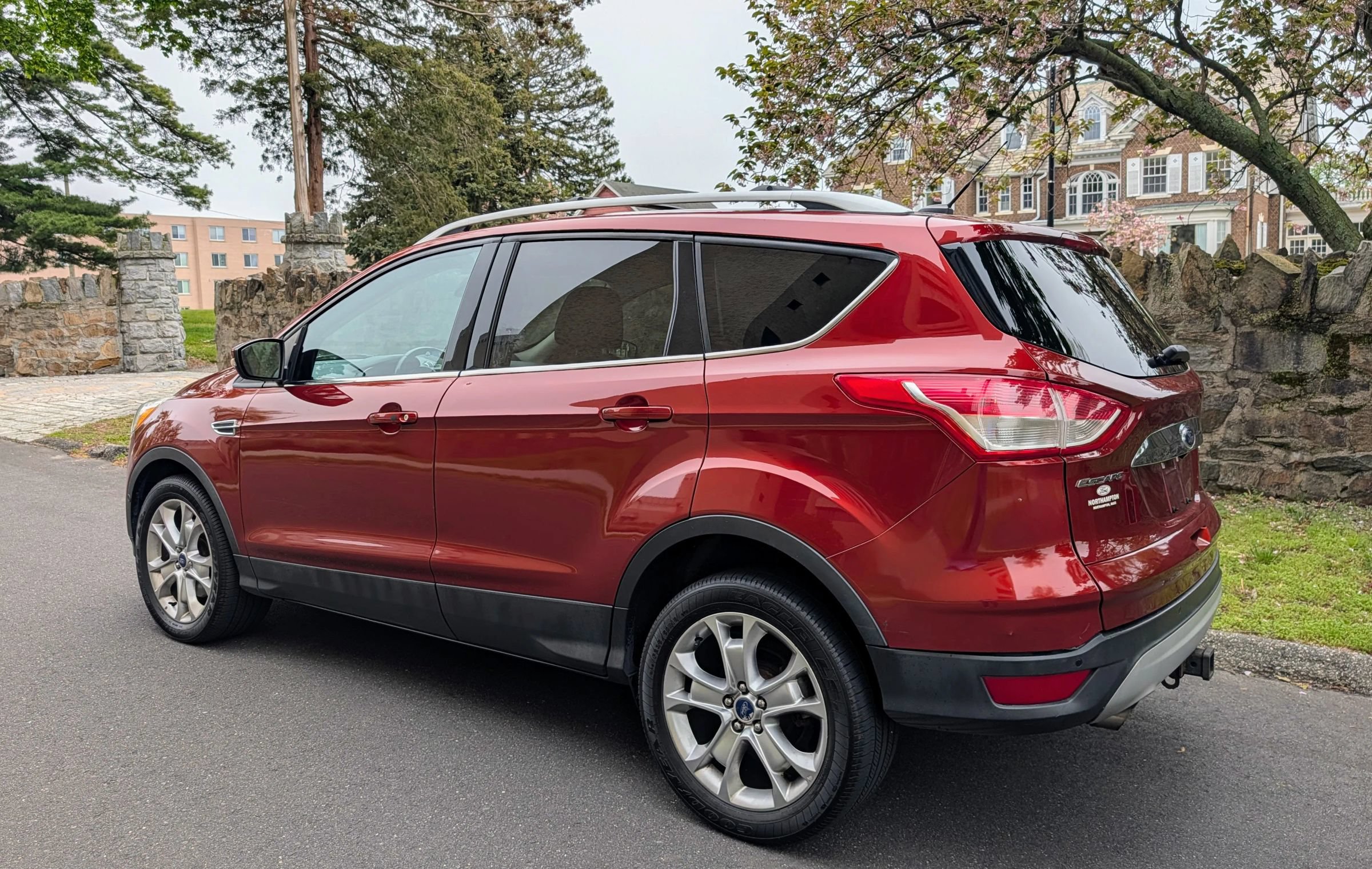Used 2014 Ford Escape Titanium w/ Equipment Group 401A AWD/4WD image 2