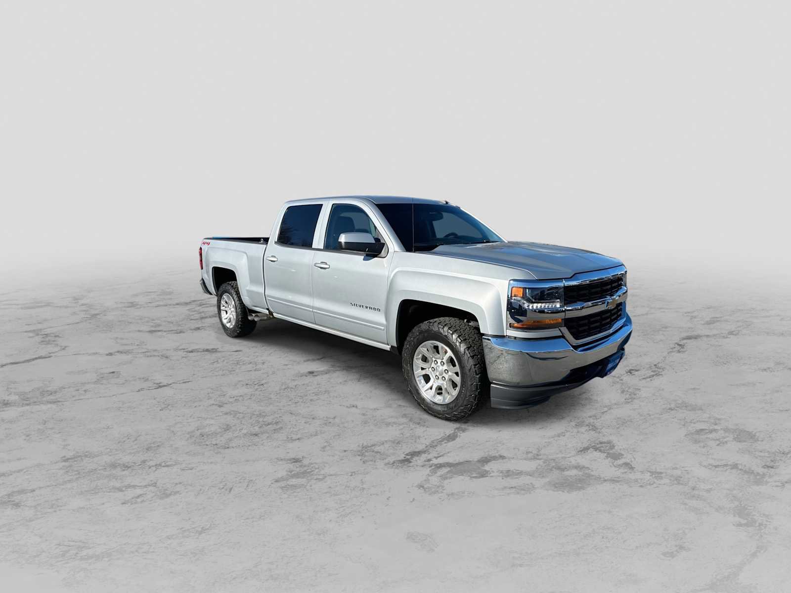 Used 2018 Chevrolet Silverado 1500 LT w/ Trailering Package AWD/4WD image 2