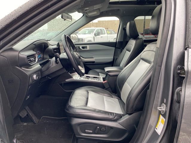 Used 2022 Ford Explorer XLT w/ Equipment Group 202A image 7