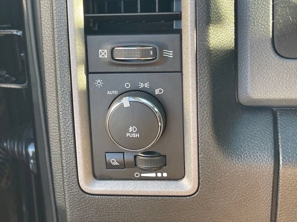 Used 2015 RAM 1500 Express AWD/4WD image 16