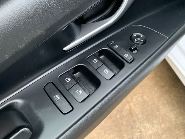 Used 2024 Hyundai Elantra Blue image 22