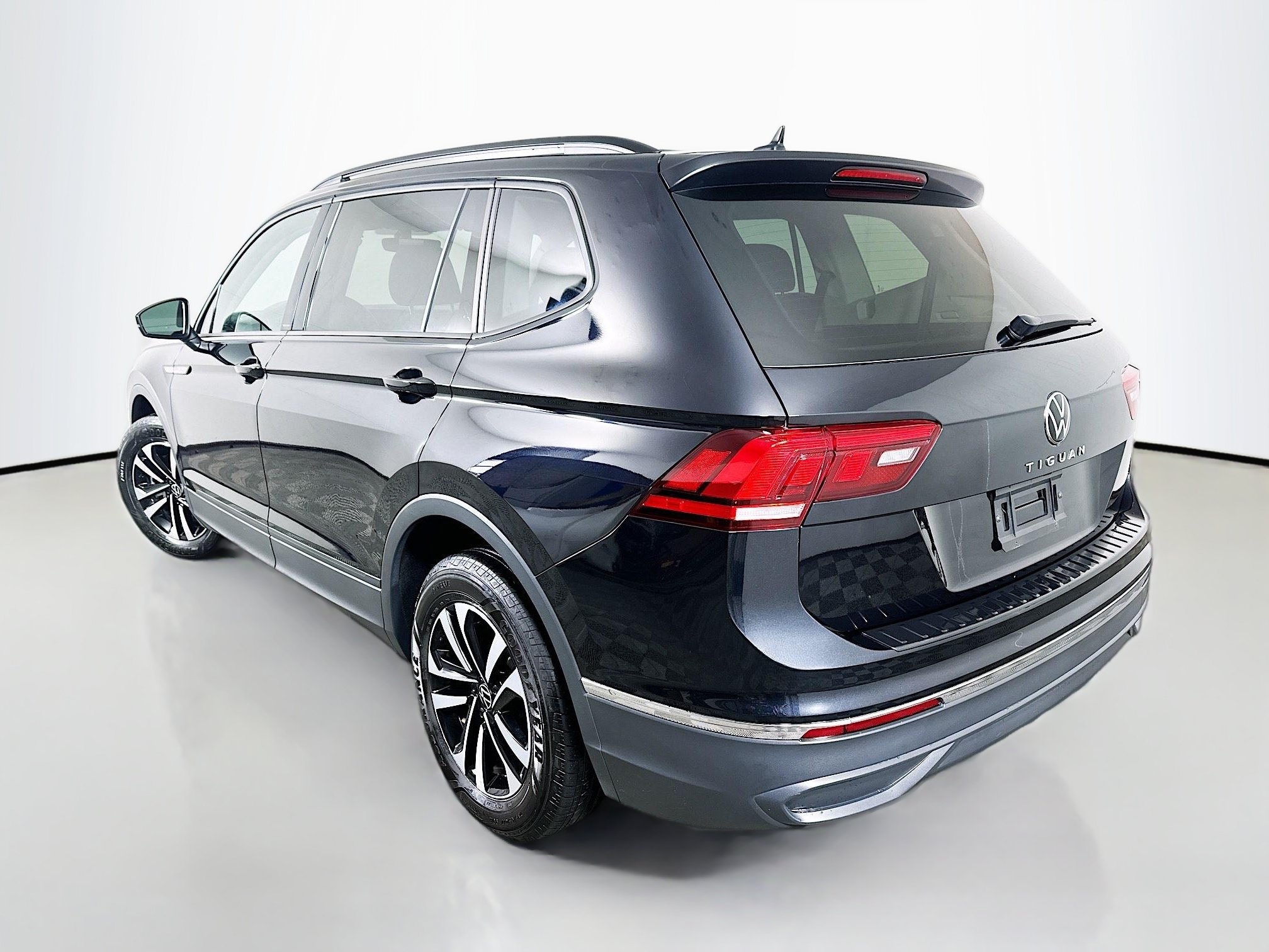 Used 2023 Volkswagen Tiguan S FWD image 5