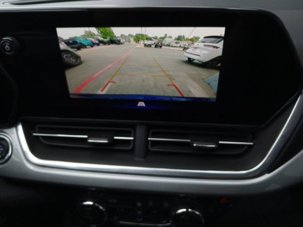 Used 2024 Chevrolet Trax LT w/ Driver Confidence Package FWD image 9