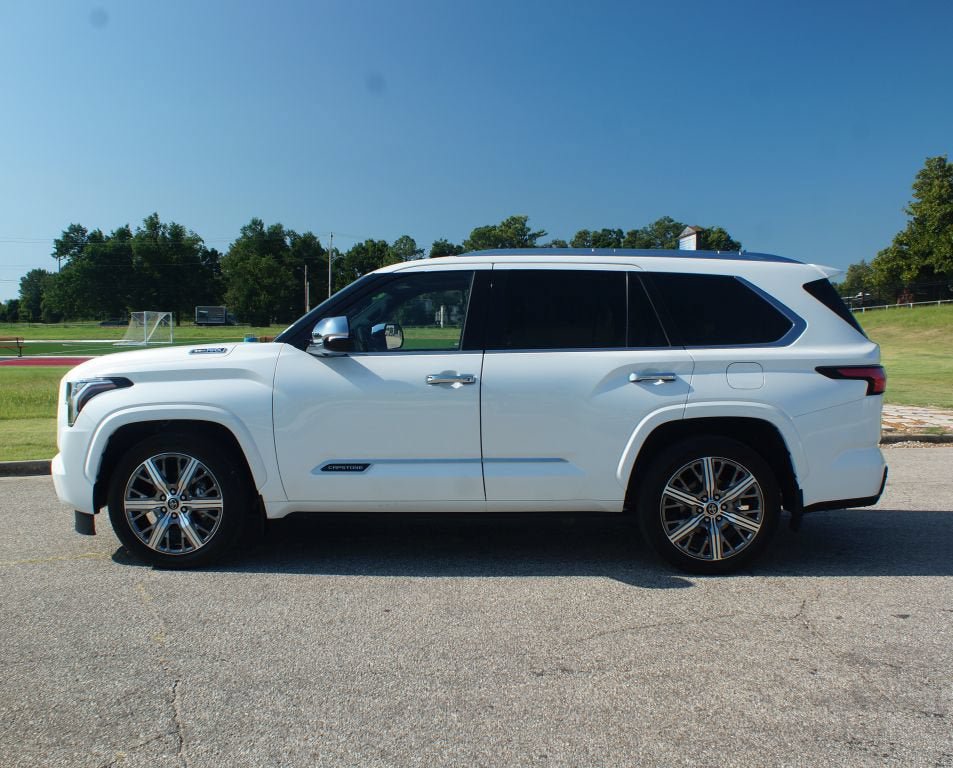 Used 2023 Toyota Sequoia Capstone AWD/4WD image 13