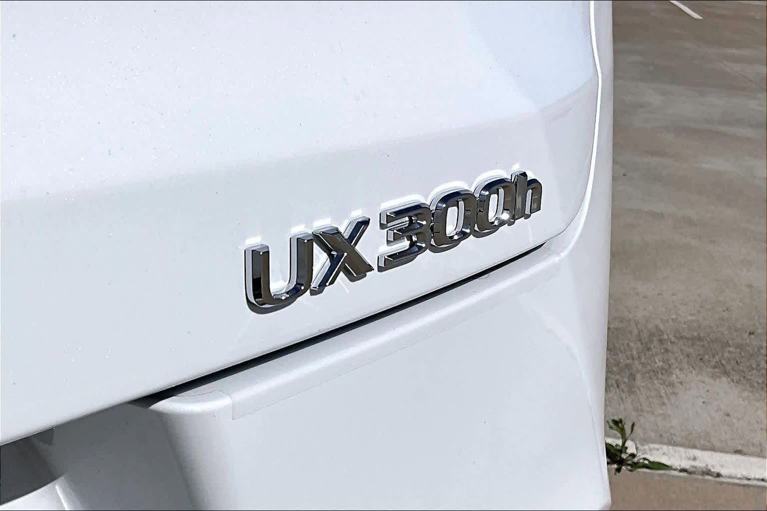 New 2026 Lexus UX 300h FWD image 7