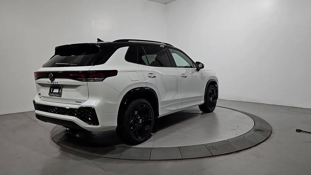 New 2026 Volkswagen Tiguan SE R-Line image 5