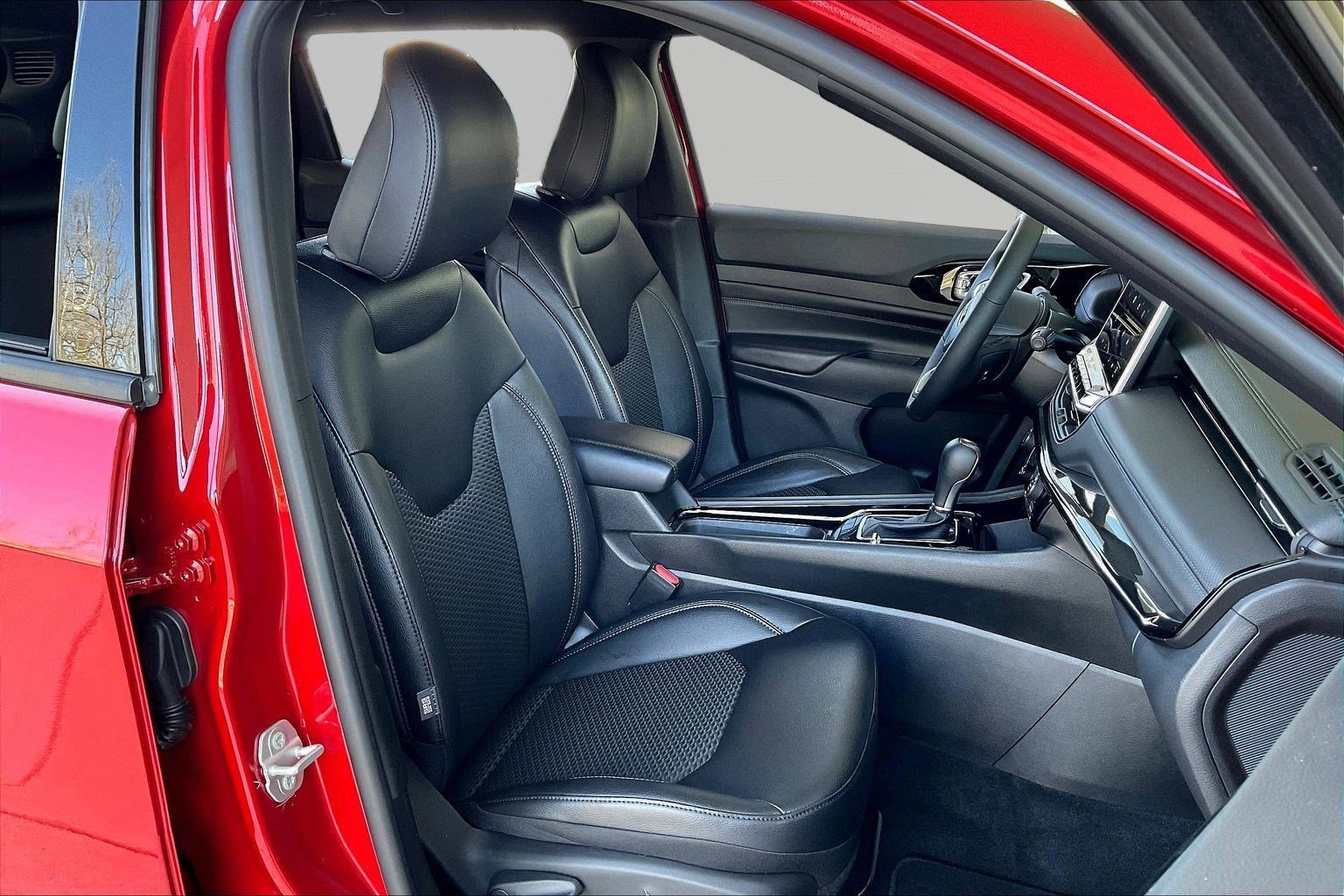 Used 2026 Jeep Compass Latitude image 28