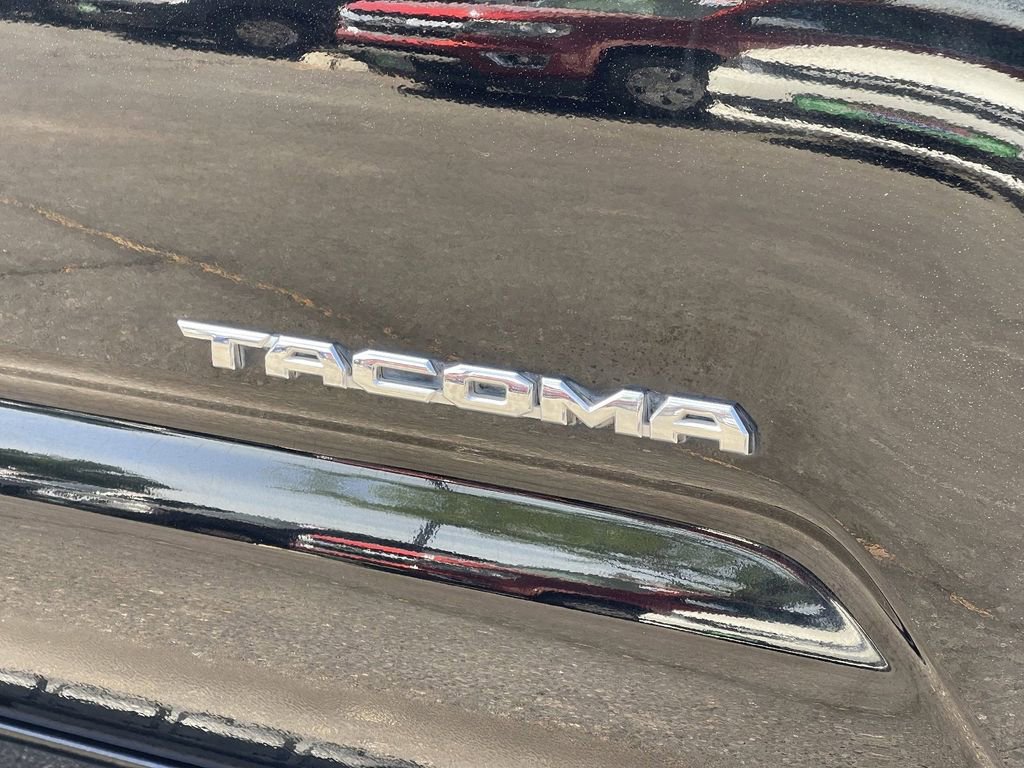 Used 2016 Toyota Tacoma Limited w/ Towing Package RWD image 8