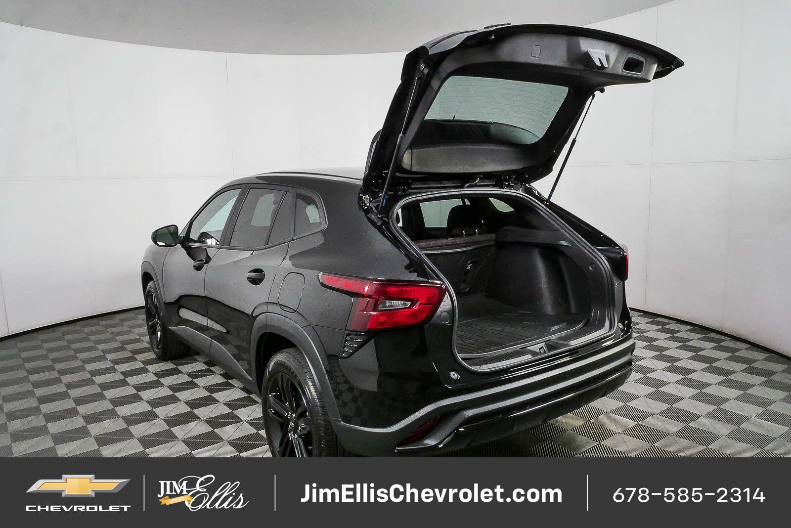 Certified 2025 Chevrolet Trax RS w/ Sunroof Package FWD image 29