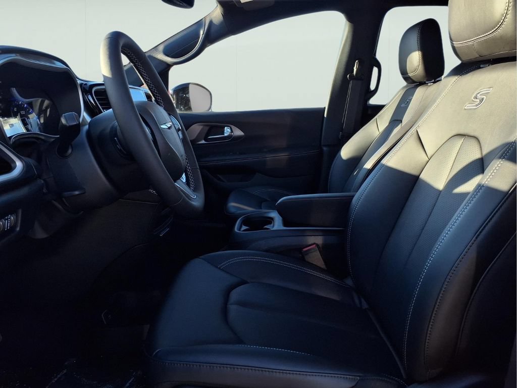 New 2026 Chrysler Pacifica Select w/ S Appearance Package FWD image 6