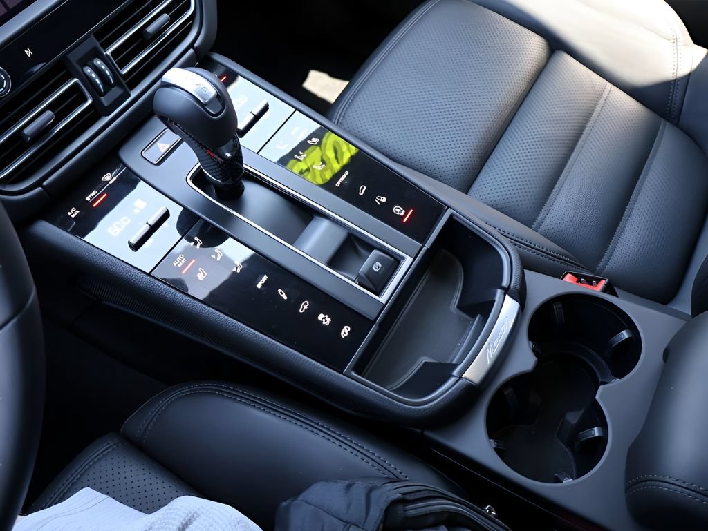 Certified 2025 Porsche Macan GTS AWD/4WD image 25
