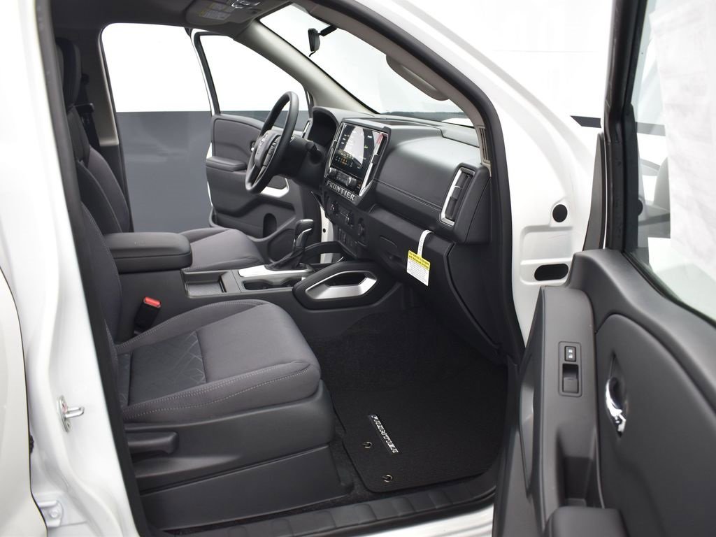 Certified 2025 Nissan Frontier SV image 15