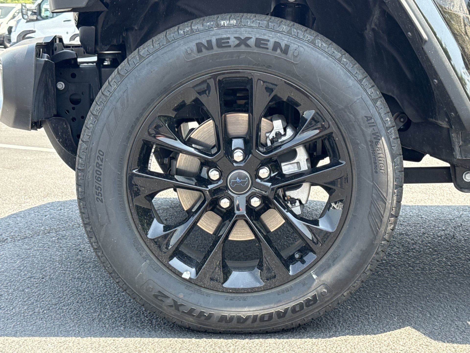 Used 2025 Jeep Wrangler Unlimited Sahara w/ Safety Group AWD/4WD image 26