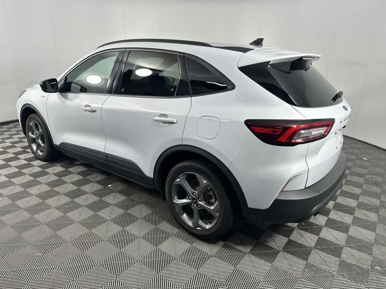 Used 2025 Ford Escape ST-Line FWD image 15