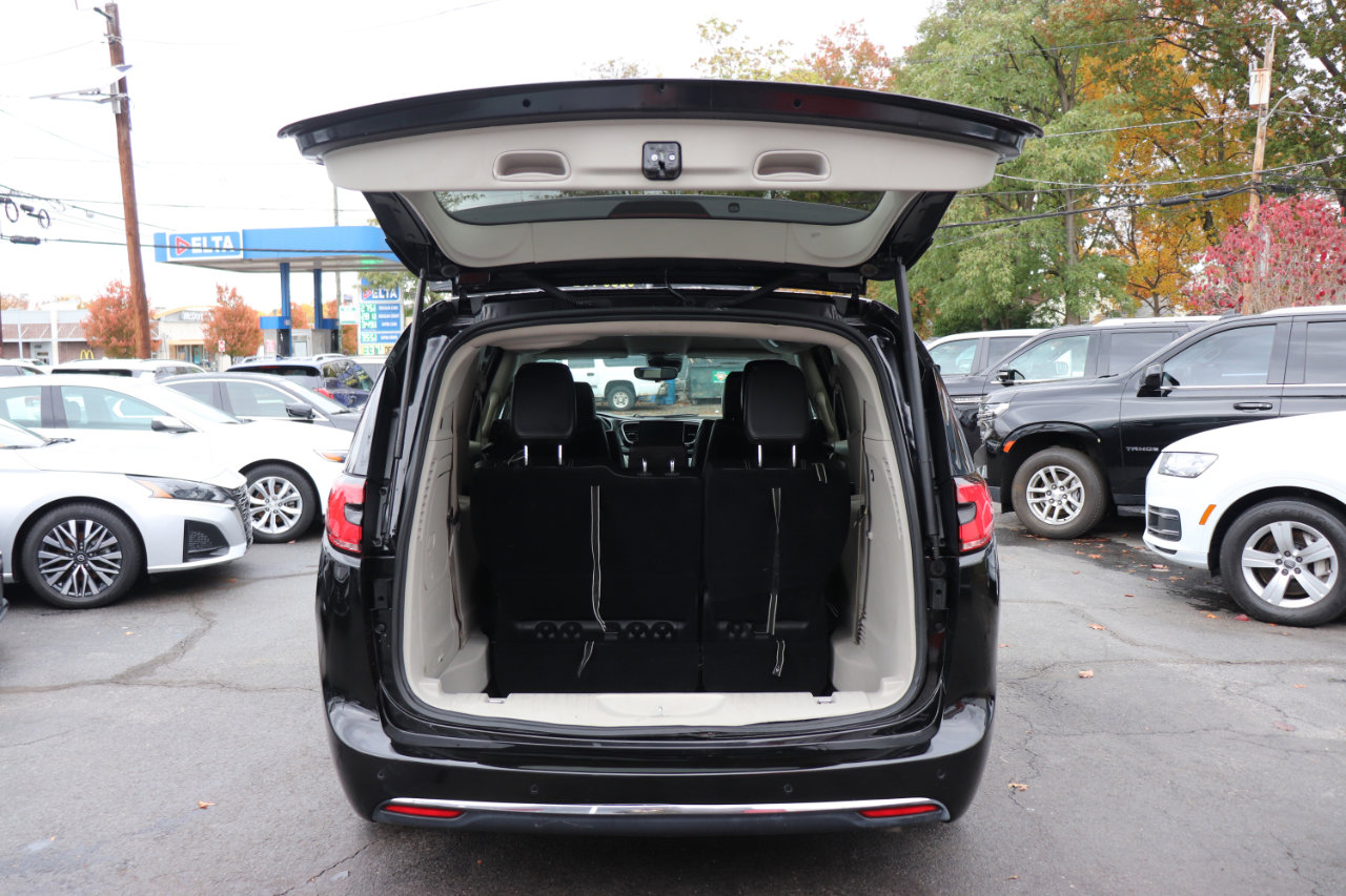Used 2024 Chrysler Pacifica Limited image 59