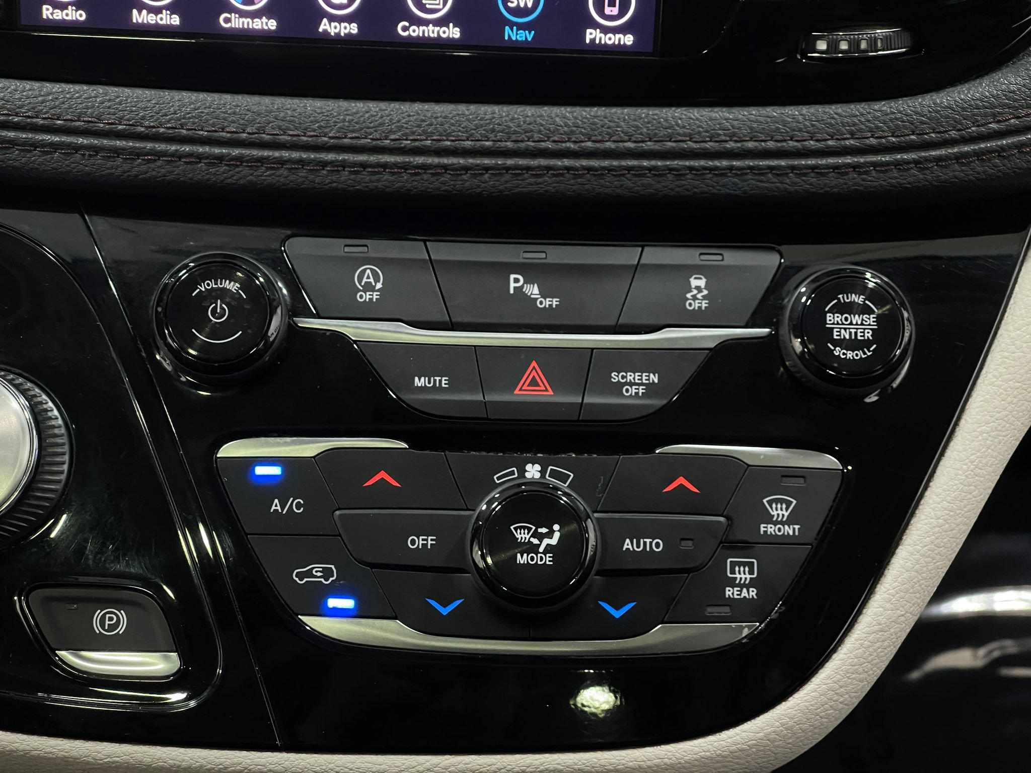 Used 2019 Chrysler Pacifica Limited FWD image 24