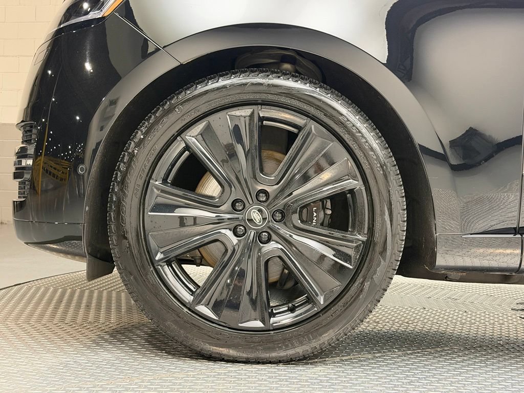 Certified 2025 Land Rover Range Rover SE AWD/4WD image 5