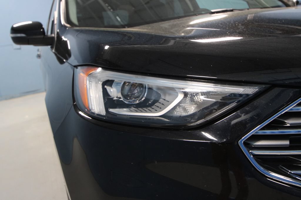 Used 2020 Ford Edge Titanium AWD/4WD image 34