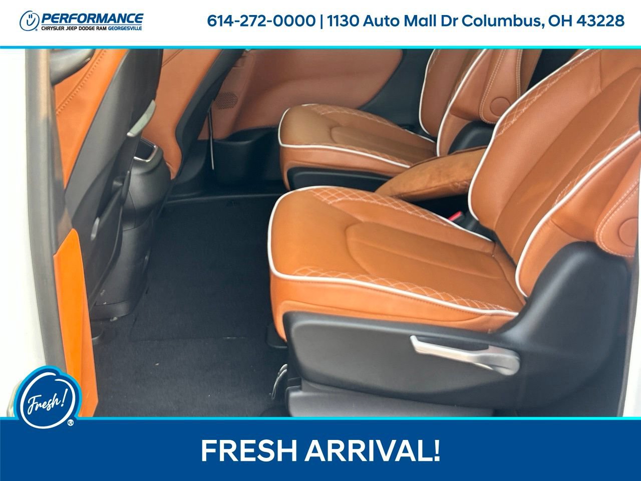 Used 2024 Chrysler Pacifica Pinnacle FWD image 12