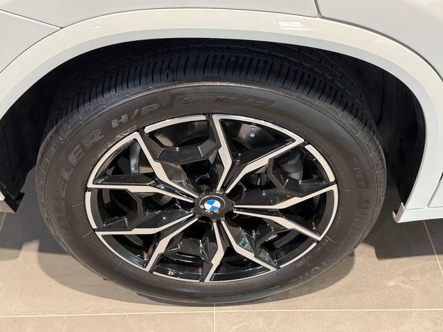 Used 2024 BMW X4 xDrive30i w/ M Sport Package AWD/4WD image 11