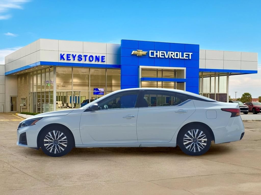 Used 2025 Nissan Altima 2.5 SV FWD image 4