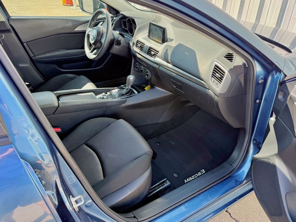 Used 2018 MAZDA MAZDA3 Sport FWD image 18