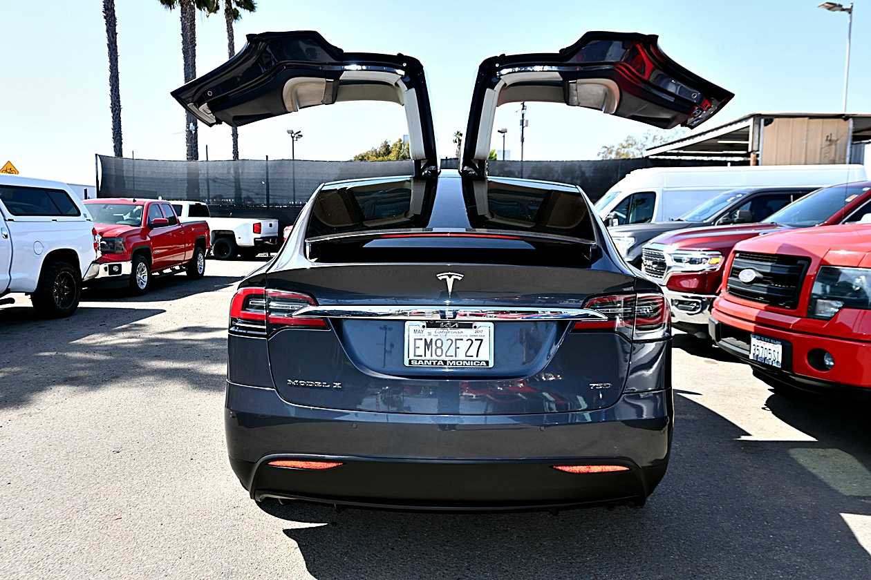 Used 2017 Tesla Model X 75D AWD/4WD image 5
