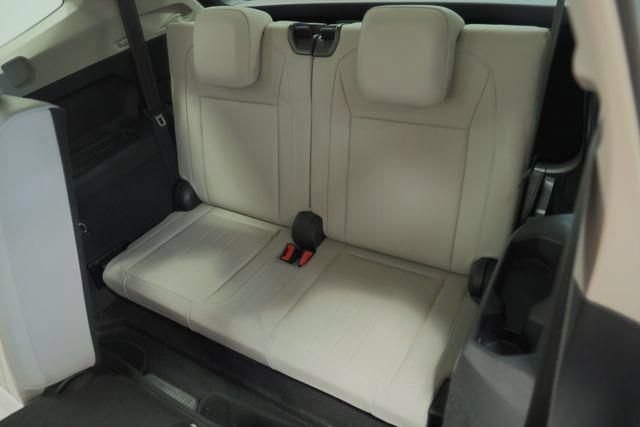 Certified 2023 Volkswagen Tiguan SE FWD image 30