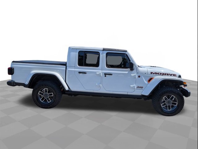 Used 2025 Jeep Gladiator Mojave AWD/4WD image 3