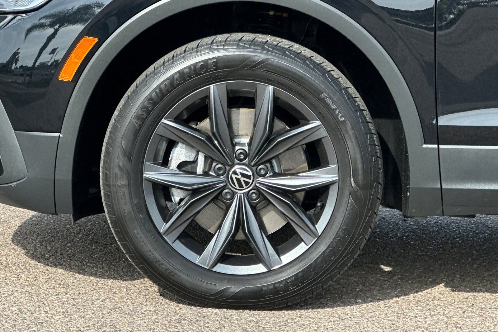 Used 2023 Volkswagen Tiguan SE FWD image 26