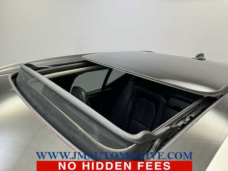 Used 2019 Volvo XC40 T5 Momentum image 11