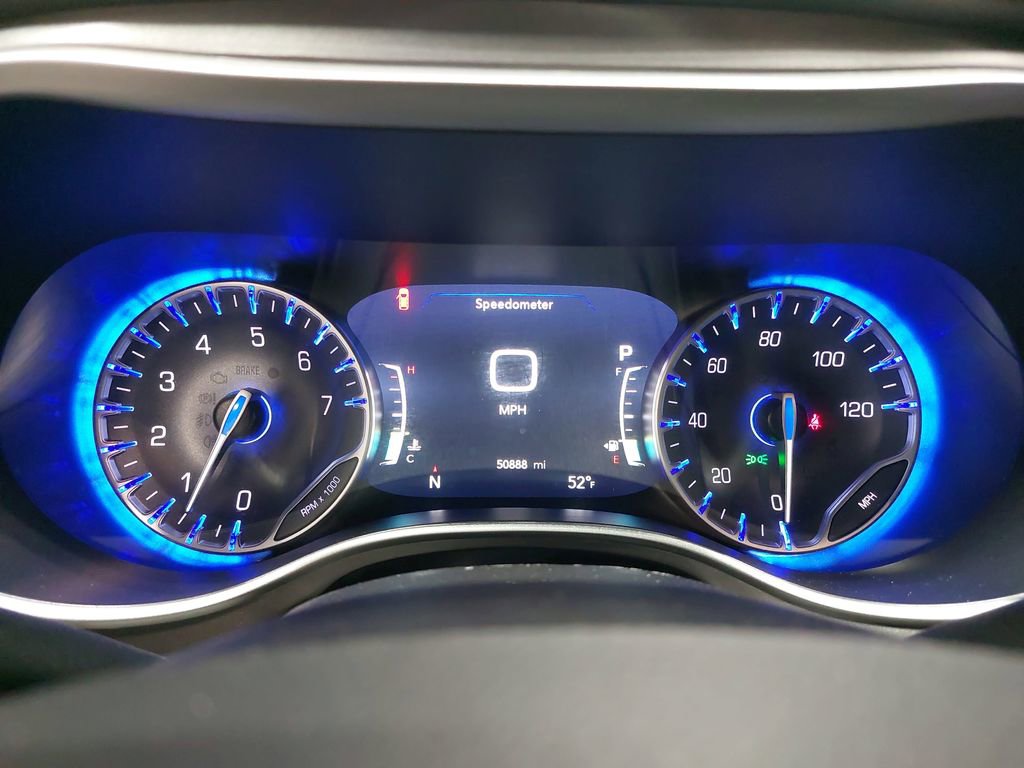 Used 2025 Chrysler Pacifica Select image 21