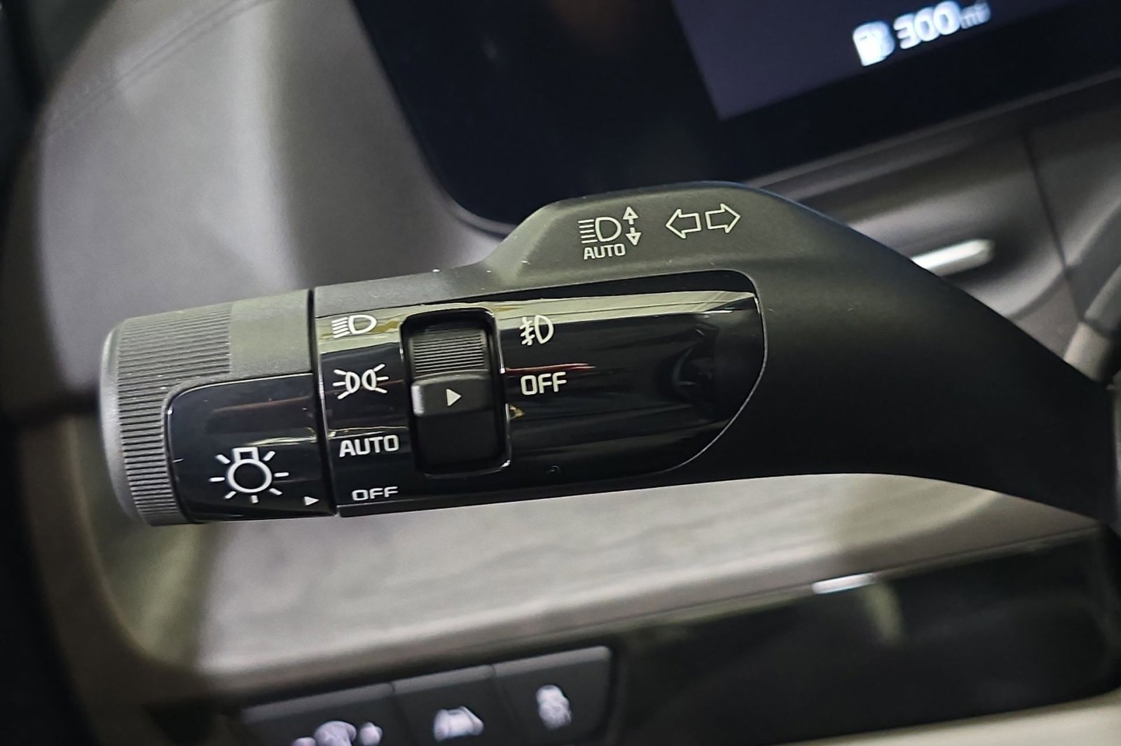 Used 2023 Kia Carnival SX image 29