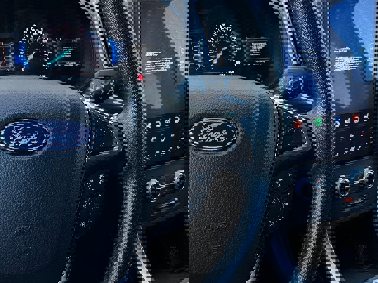 Used 2024 Ford Edge SEL image 32