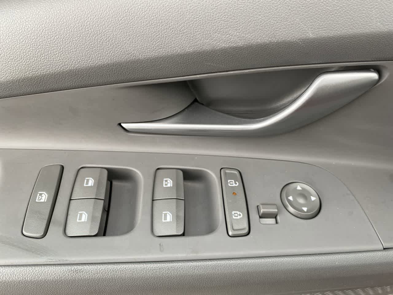 Used 2025 Hyundai Elantra SEL FWD image 13