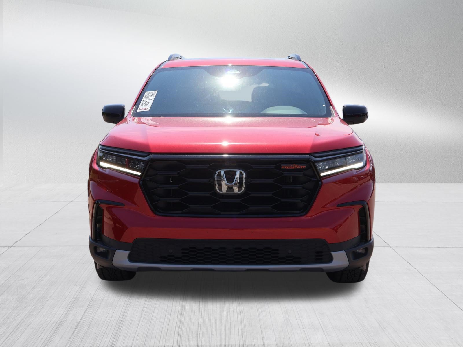 Used 2025 Honda Pilot TrailSport image 2