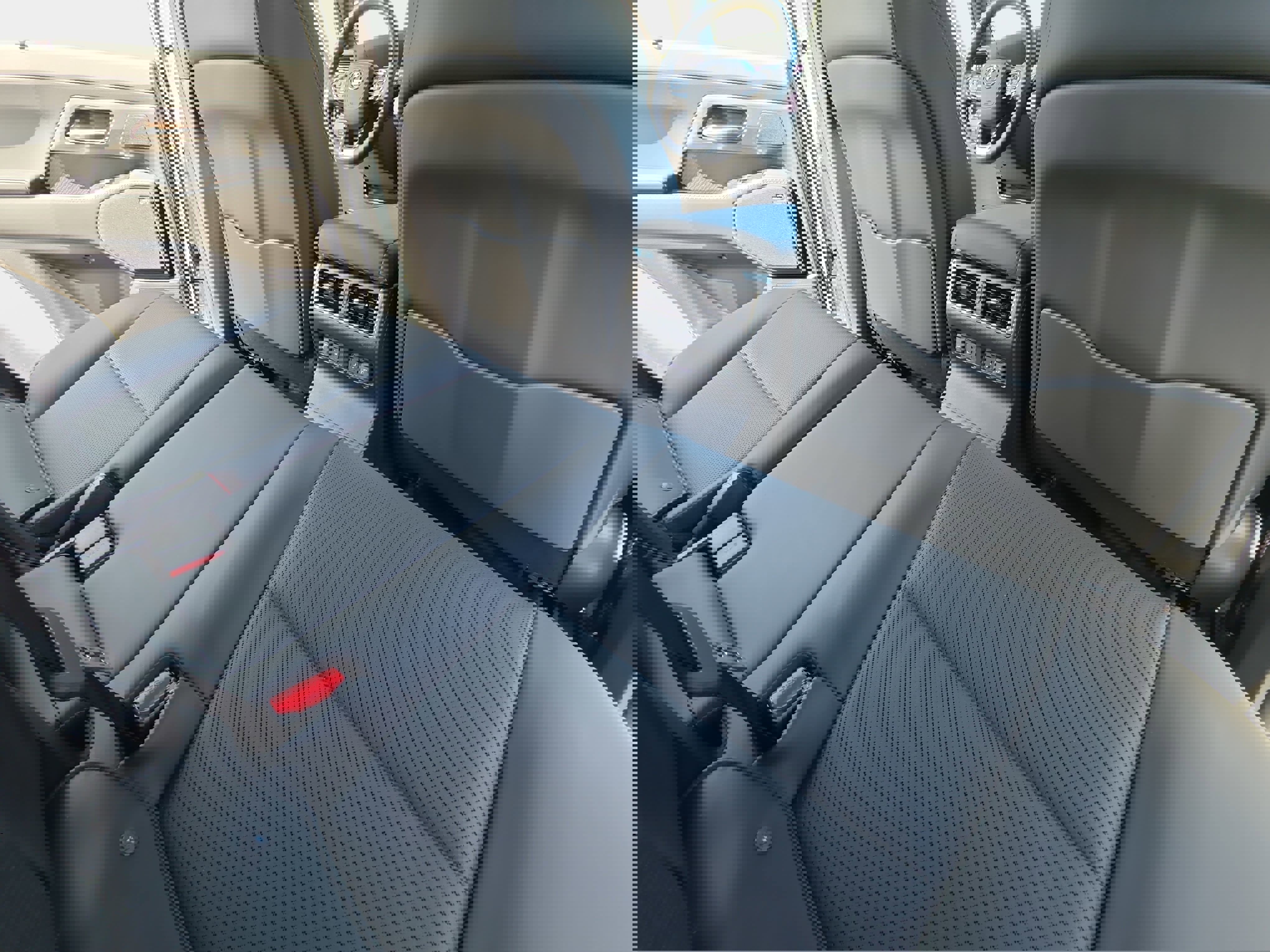 Used 2024 Lexus GX 550 AWD/4WD image 11