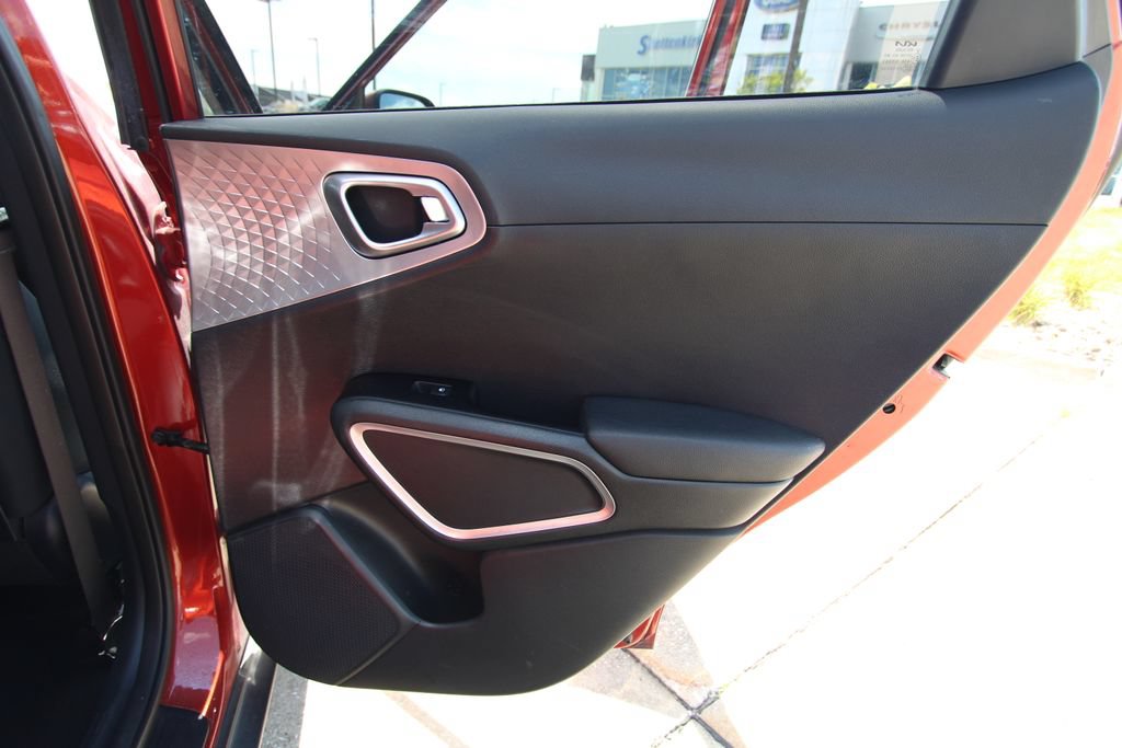 Used 2023 Kia Soul LX FWD image 34